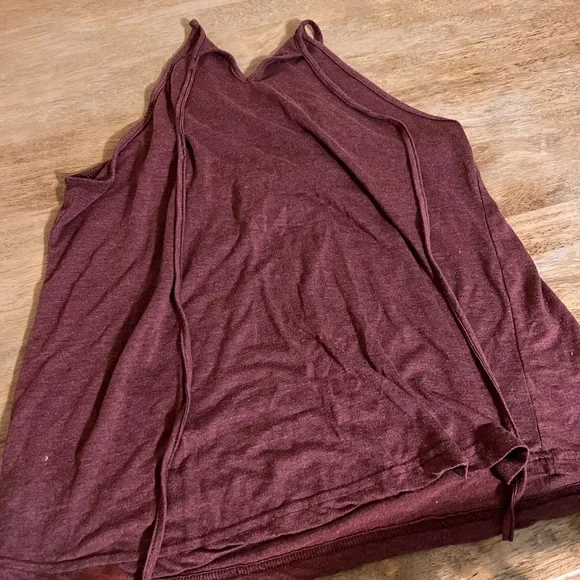Elegant Maroon Sleeveless Top - Picture 2 of 2
